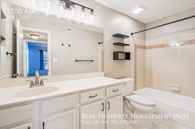 Building Photo - 1700 Ascot Way