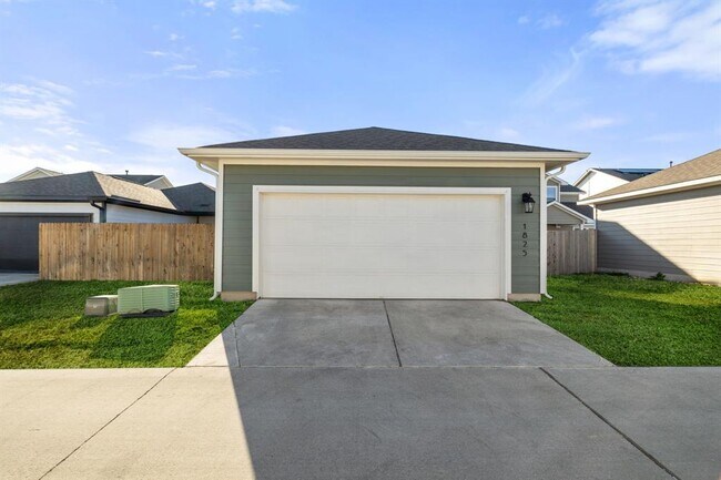 Building Photo - 1825 Harvest Knoll Ln
