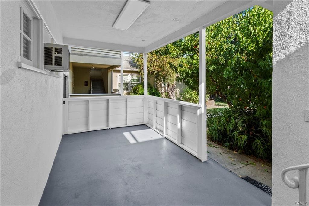 Building Photo - 12753 Oxnard St