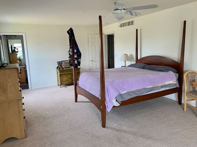 Building Photo - 3 Bedroom 2.5 Bath Townhouse w/ 2-Car Garage!