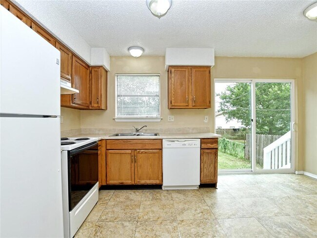 Building Photo - 116 Hillside Dr