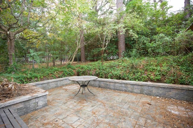 Building Photo - Cottage life in Southern Pines