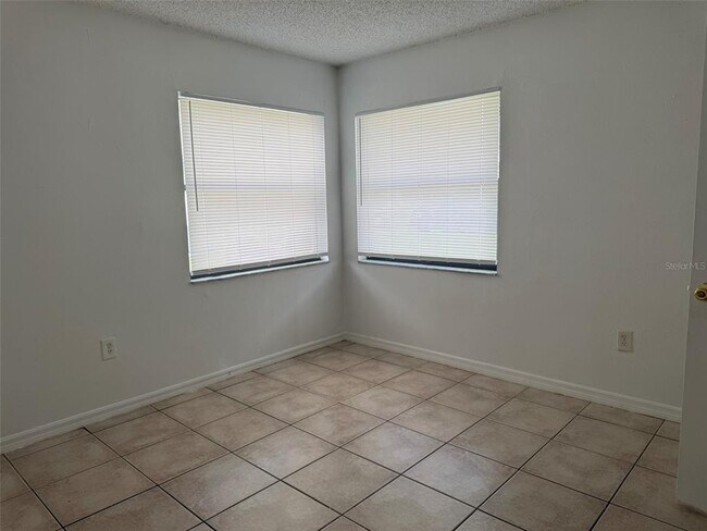 Building Photo - 638 Royalty Ct