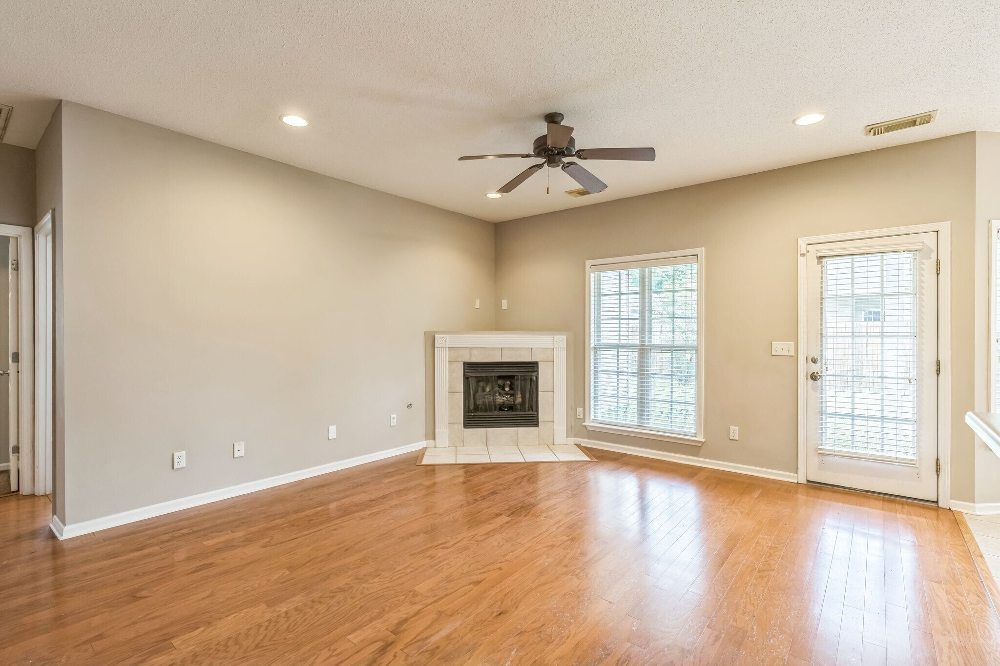 Building Photo - 2209 44th Ave