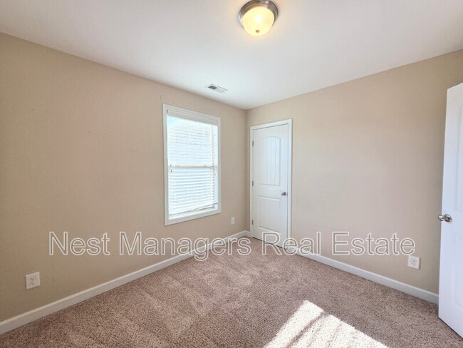 Building Photo - 389 Roanoke Dr