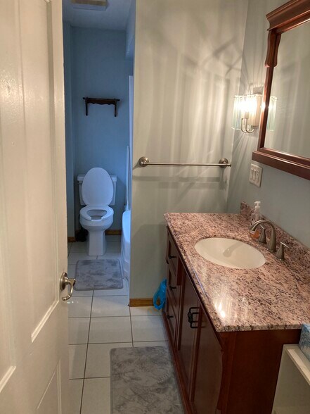 Full Bath - 55 S 19th St
