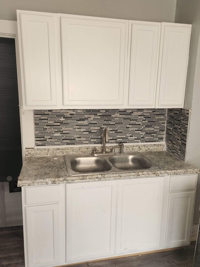 Building Photo - Newly Renovated West Side Single Family Home