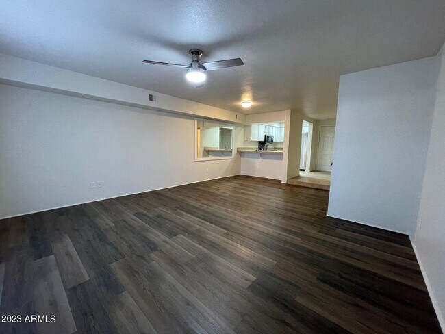 Building Photo - 2121 W Union Hills Dr