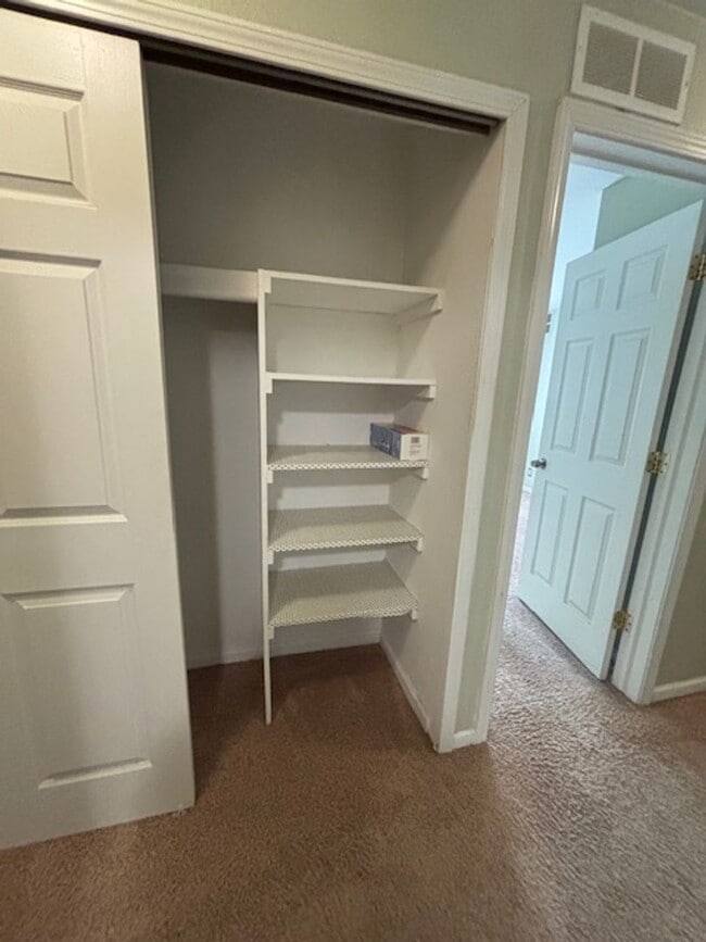 Building Photo - 2 BEDROOM/2 BATH CONDO FOR LEASE IN NORTHVILLE