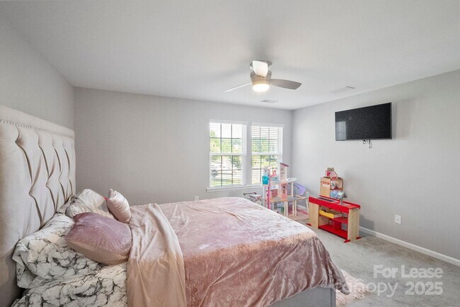 Building Photo - 188 Sweet Briar Dr