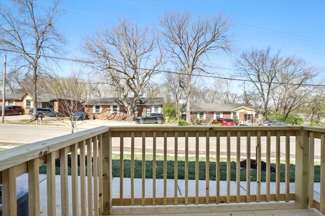 Building Photo - 908 Anderson Ln