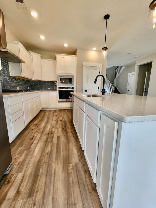 Building Photo - LIKE NEW Executive Home In Coveted Midtown...