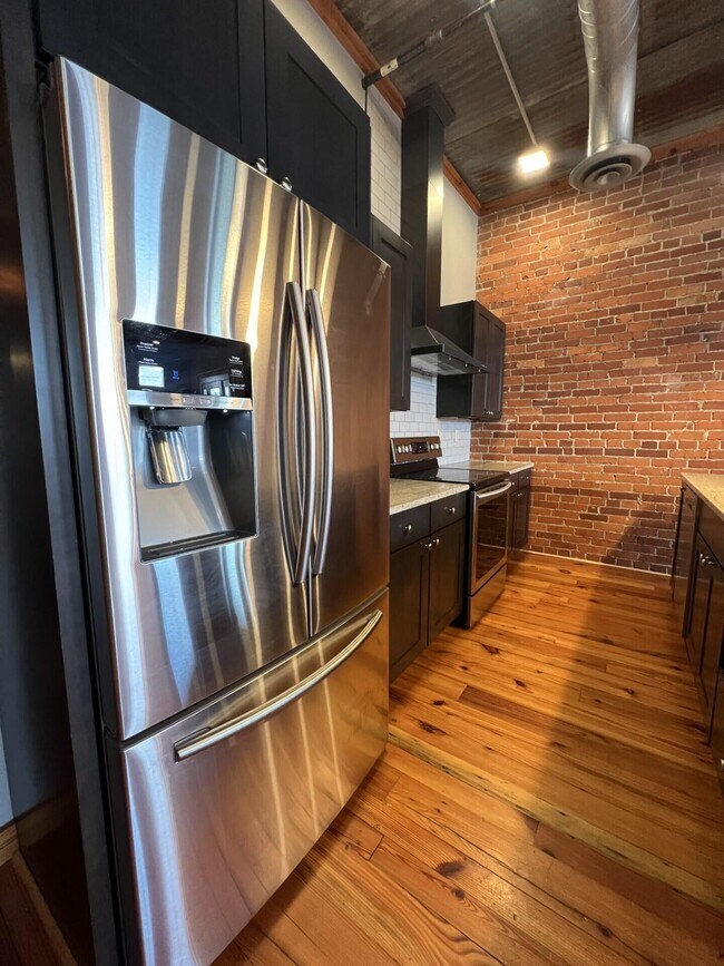 Building Photo - 431 S Columbus St