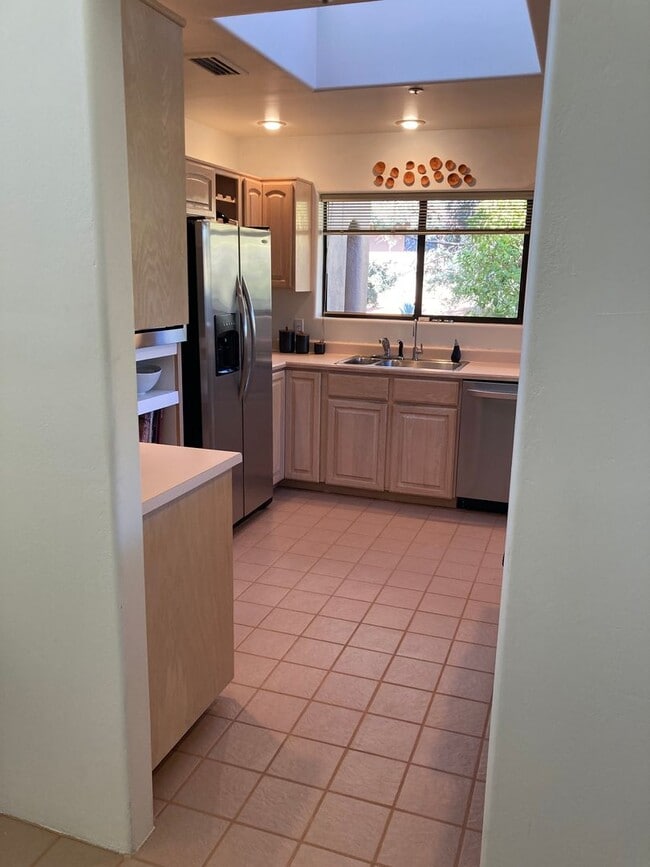 Building Photo - Gorgeous Furnished Arroyo Seco Townhouse with Fabulous Views!