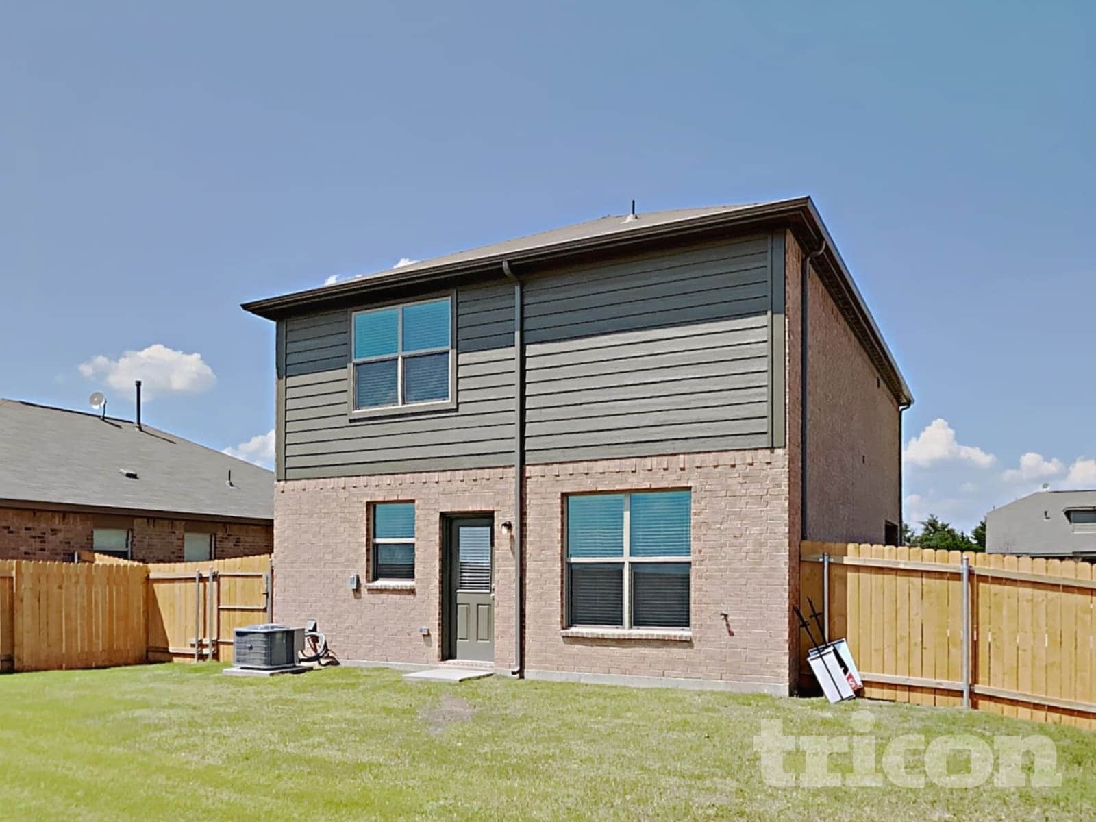 Building Photo - 824 Clark Dr