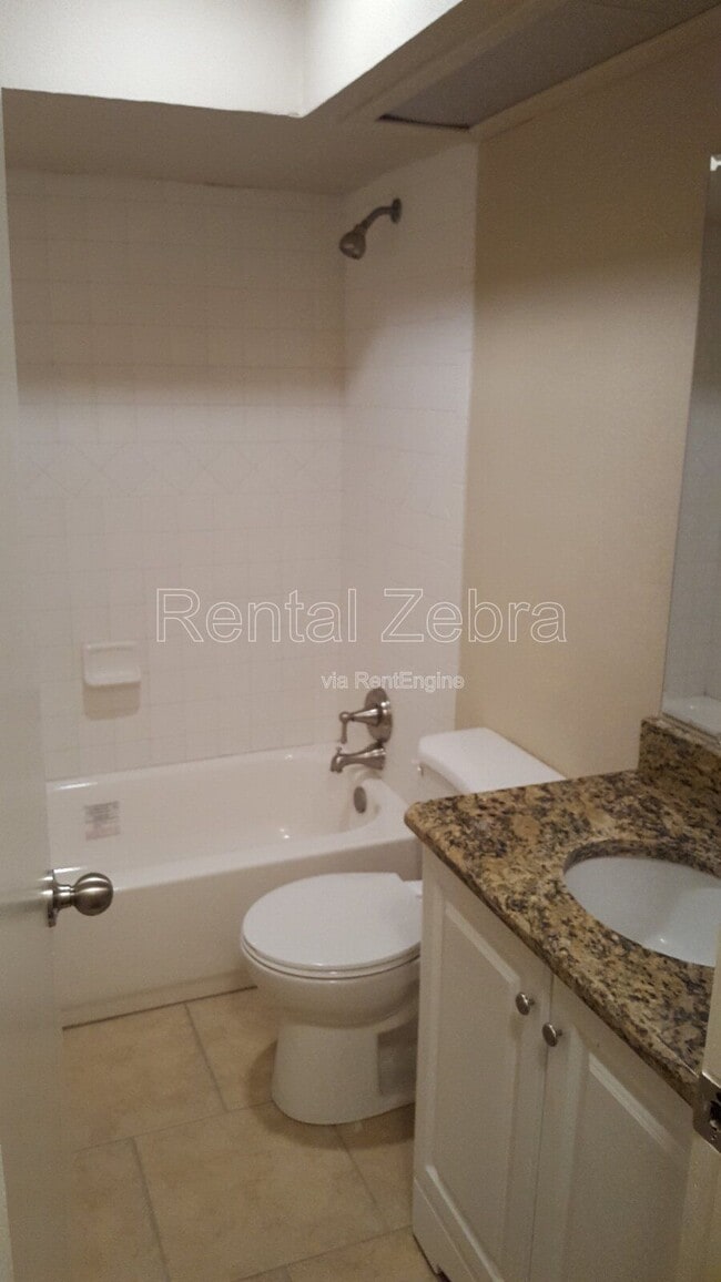 Building Photo - 2939 Longmeade Dr