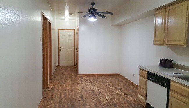 Building Photo - 1520 W Superior St