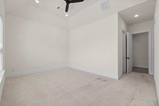 Building Photo - 1406 W 21st St