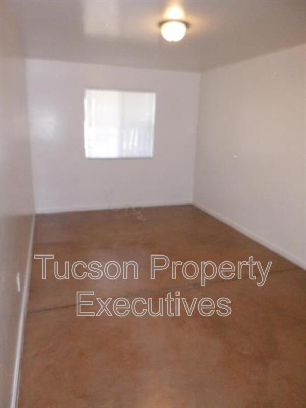 Building Photo - 1412 E 25th St