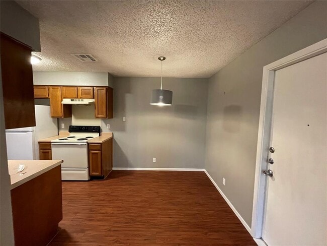 Building Photo - 7214 Lilac Ln