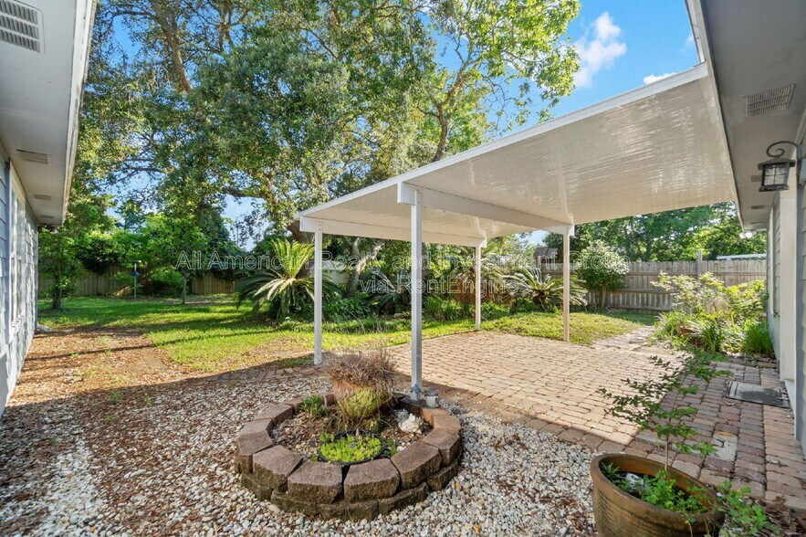 Building Photo - 202 Stephen Ave