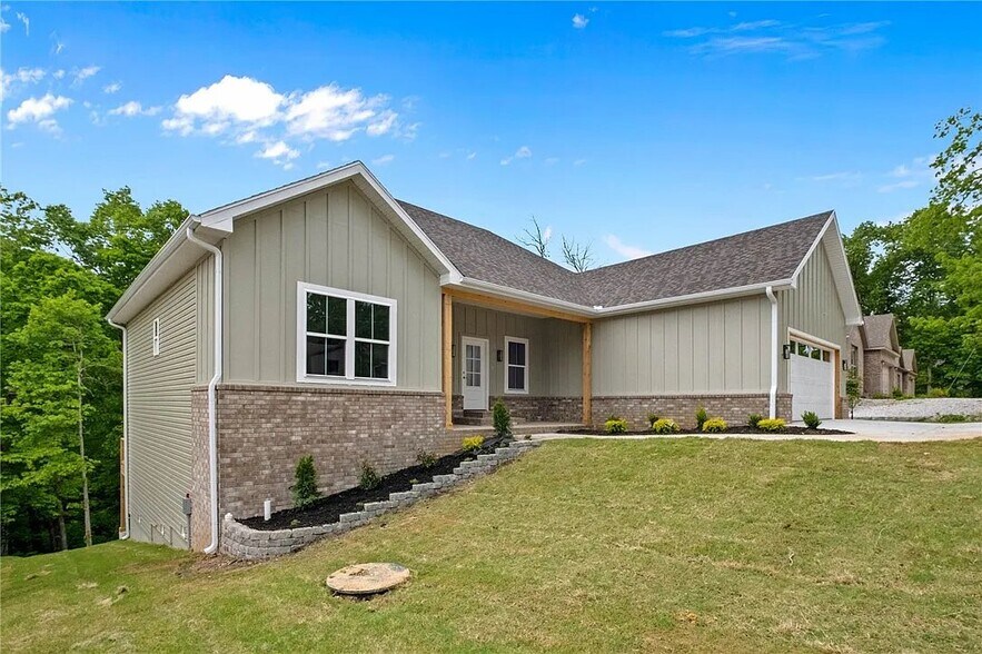 Building Photo - 40 Radcliffe Dr