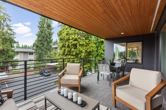 Building Photo - Comfort Meets Convenience in This Bellevue Condo