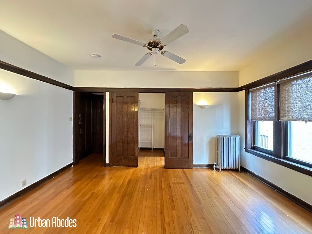 Building Photo - 820 W Waveland Ave
