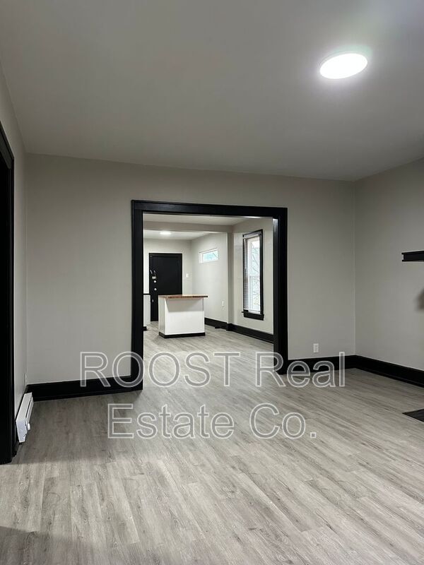 Building Photo - 98-100 N Hague Ave