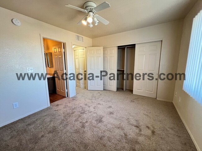 Building Photo - Two Bedroom in Oak Flower Neighborhood *MO...