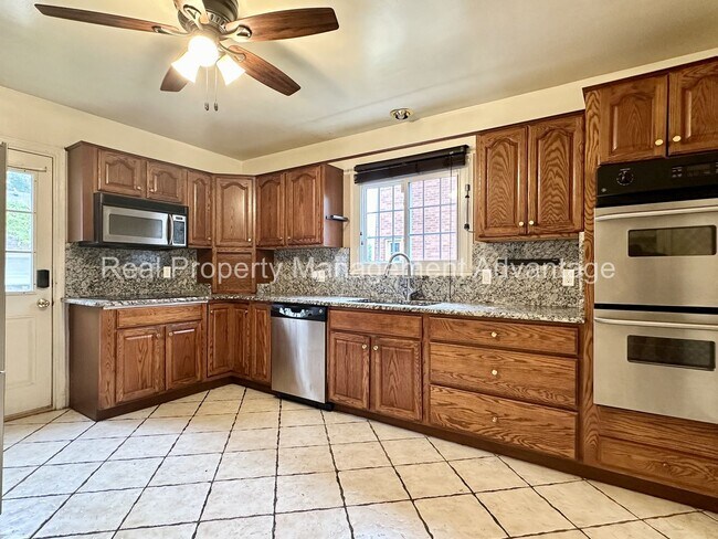 Building Photo - Charming Colonial-Style Home in the Desira...