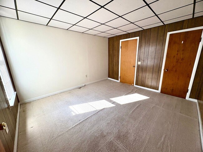 Building Photo - 501-503 E High St