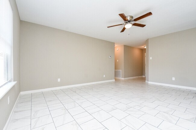 Building Photo - 7818 Summer Pl Dr