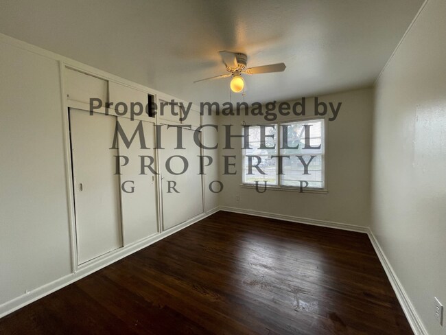 Building Photo - Welcome to 1948 S Marrs! Cute 3 bedrooms a...