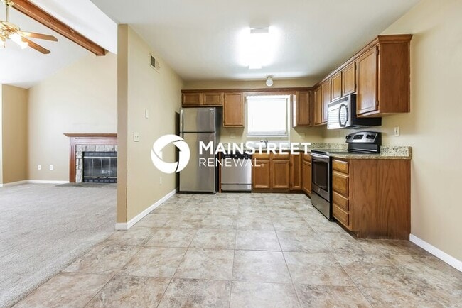 Building Photo - 3 Bedroom Pet-Friendly Home in Kansas City, MO with Main Street Renewal