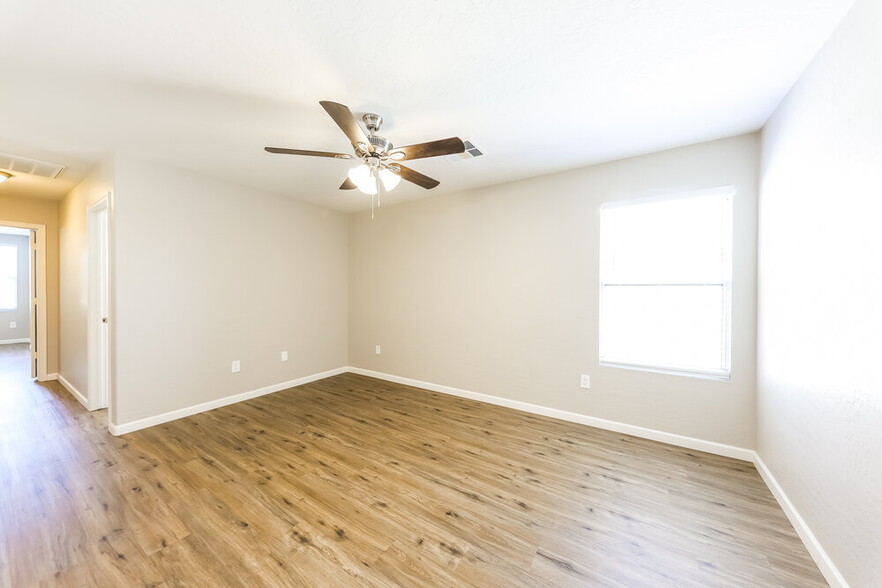 Building Photo - 13416 W Peck Dr