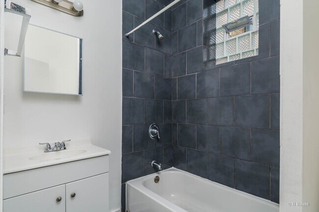 Building Photo - 2837 W Washington Blvd