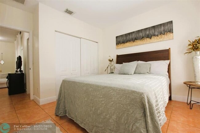 Building Photo - 1305 N 30th Ct