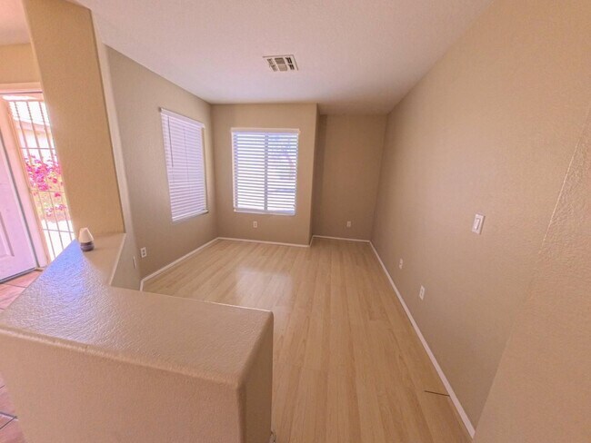 Building Photo - 3913 N 105th Dr