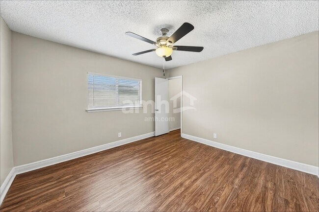 Building Photo - 8010 Manderly Pl
