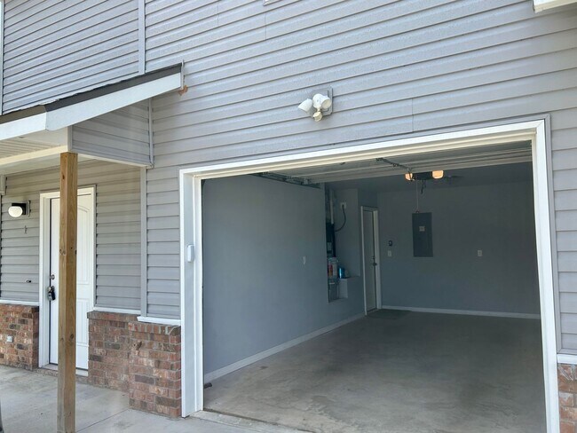 Building Photo - New residents can save $250 on their first month's rent with our move-in special! ?