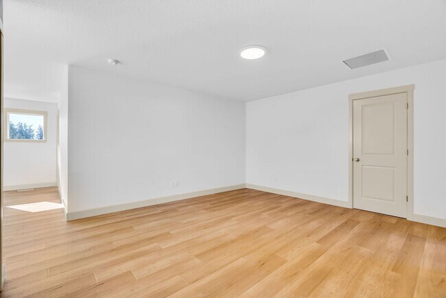 Building Photo - 2115 NW 17th Pl