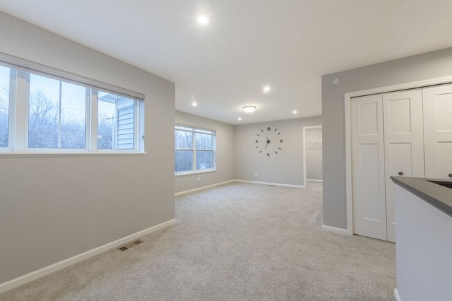 Building Photo - Awesome maple grove 5 bed 4 bath townhome! Pond views, 2 years old!