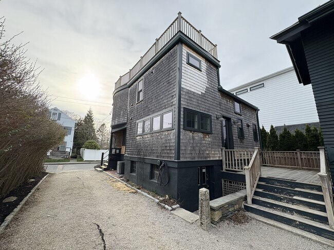 Building Photo - 24 Houston Ave