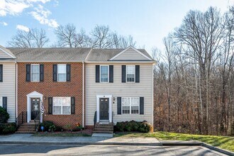 Building Photo - 4 Bedroom Townhome in Lynchburg