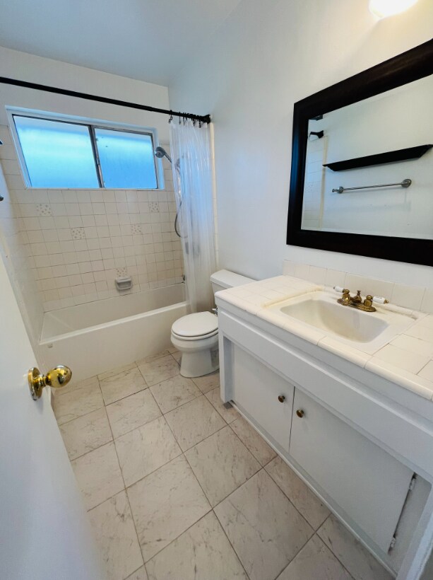 Building Photo - 2415 Pattiglen Ave