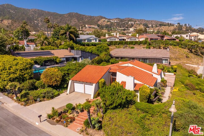 Building Photo - 3636 Malibu Country Dr