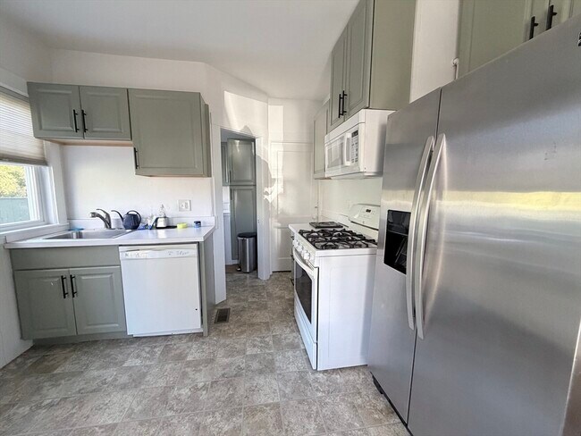 Building Photo - 9 Hollis St