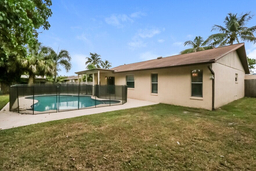 Building Photo - 1162 Fernlea Dr