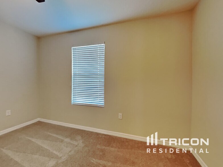 Building Photo - 10442 Whispering Hammock Dr